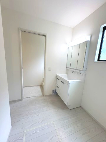 【洗面所】 | 福岡市南区西長住2丁目2期　5号棟（全5棟）【仲介手数料無料・0円】 | 施工例。施工例は完成時と異なる場合があります。