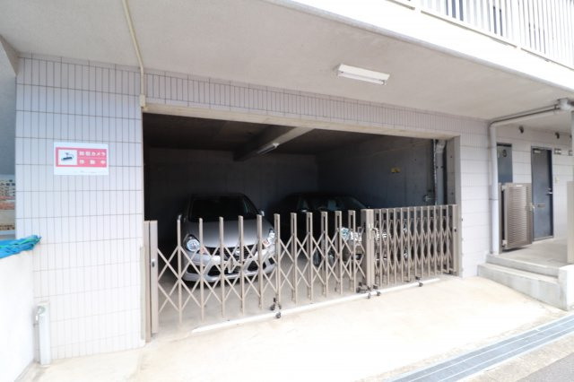 アル ソレイユの駐車場