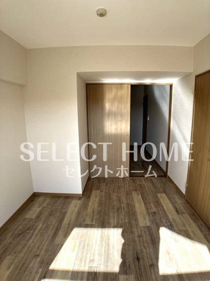 【寝室】 | 天神山マンションⅡ号館 | 落ち着いた色調の寝室です
同型タイプです