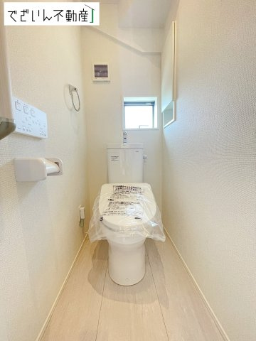 【トイレ】 | GRAFARE久喜市久喜東10期　新築住宅 | ≪10号棟≫
現地(2026年4月撮影)