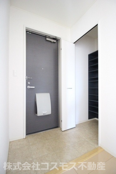 プリーマＤの玄関|別のお部屋の同仕様写真です。