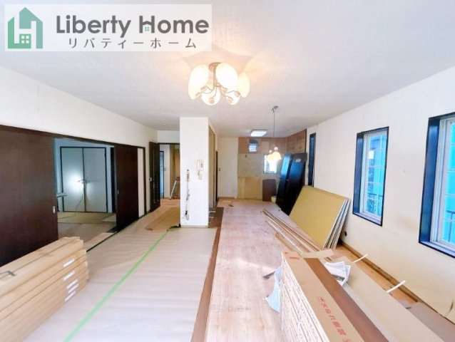 阿見町住吉１丁目　中古戸建の居間・リビング