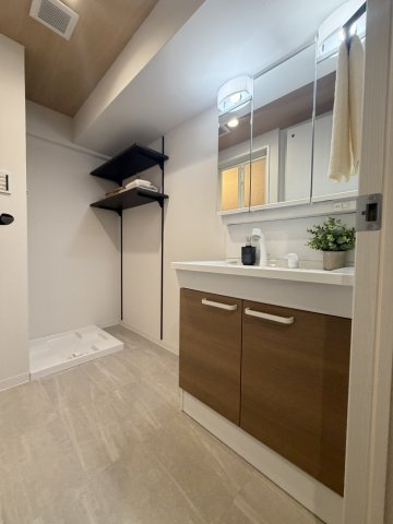 フルリノベーション完了★４階３ＬＤＫ★京阪中書島駅まで徒歩１３分★事務所利用可能★ハイム伏見Ｃ棟の洗面所|洗面室