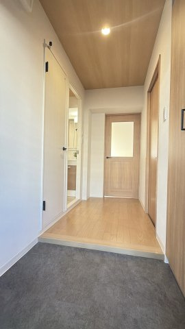 フルリノベーション完了★４階３ＬＤＫ★京阪中書島駅まで徒歩１３分★事務所利用可能★ハイム伏見Ｃ棟の玄関|玄関