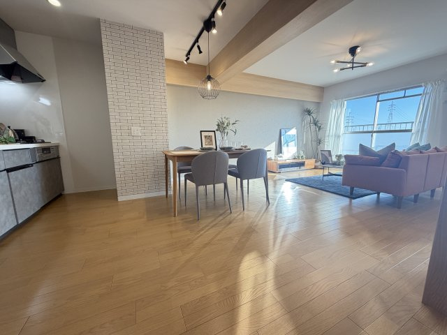 フルリノベーション完了★４階３ＬＤＫ★京阪中書島駅まで徒歩１３分★事務所利用可能★ハイム伏見Ｃ棟の居間・リビング|リビング