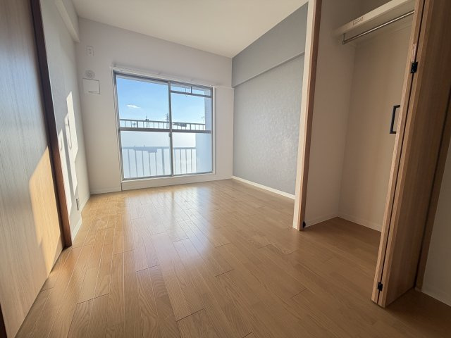 フルリノベーション完了★４階３ＬＤＫ★京阪中書島駅まで徒歩１３分★事務所利用可能★ハイム伏見Ｃ棟の洋室|洋室