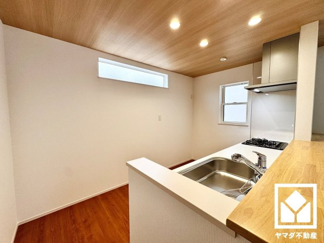 伏見区羽束師鴨川町　第3　2号棟のキッチン