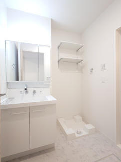 【洗面所】 | ラ・ヴィータ | 広い洗面スペース