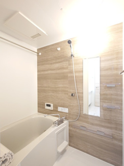 【浴室】 | ラ・ヴィータ | ゆったり過ごせるお風呂です