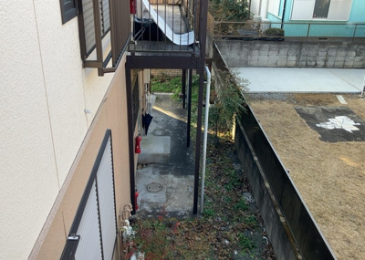 【外観】 | 八王子富士見町アパート | 土地の形が極端に長細かったり、狭小地、あるいは道路との高低差がある傾斜地だった場合、後々売ろうとしても買い手がつかない場合もあります。後々、売却することになった時に価値の下がらない土地を選びましょう。