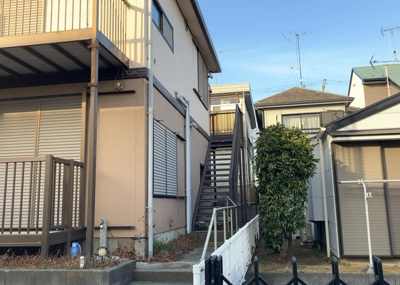 【外観】 | 八王子富士見町アパート | 土地購入を検討されている場合、境界杭がない状態で購入してしまうと境界確定測量をする必要があり、費用がかかります。購入の前に、売主、隣土地所有者立ち合いのもと境界を確定し境界杭を設置するのがベストです。