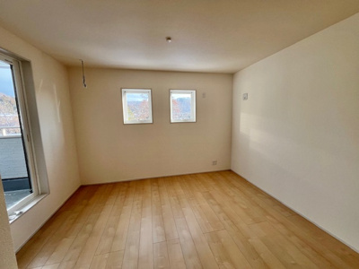 【洋室】 | 盛岡市下米内１丁目 | 白い壁の部屋は、明るく開放的な雰囲気をつくり広く感じられるのが魅力です