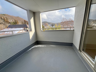 【バルコニー】 | 盛岡市下米内１丁目 | 日当たりが良いのでテーブルや椅子を置いてテラスにするのも◎