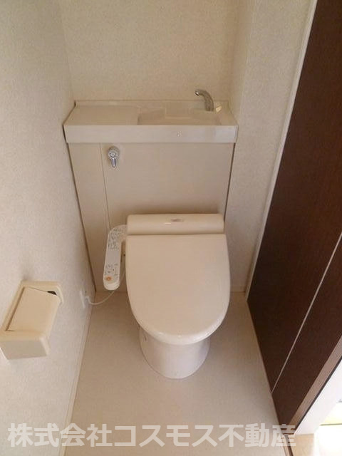 アヴィニールＡのトイレ|別のお部屋の同仕様写真です。