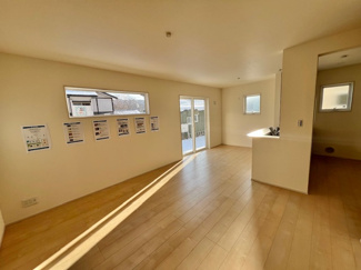 【居間・リビング】 | 盛岡市下米内１丁目 | 自然光が差し込み、家族が集まる心地よい空間です。