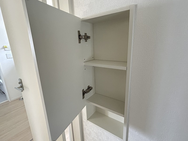 【トイレ】 | 各務原市那加前野町1丁目　2号棟 | トイレに収納棚。洗剤・紙を見えなく収納。