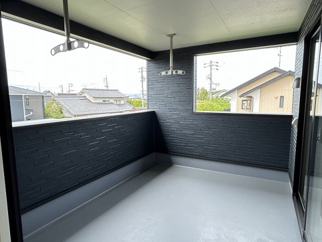 【バルコニー】 | 各務原市那加前野町1丁目　2号棟 | 雨の日も安心インナーバルコニー。