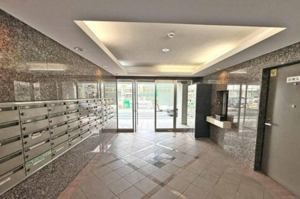 【中古マンション】鶴ヶ島駅通りダイカンプラザのエントランス