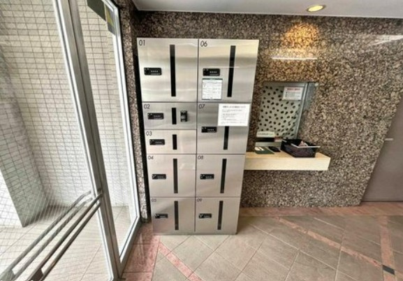 【中古マンション】鶴ヶ島駅通りダイカンプラザの設備|便利な宅配ボックス付き！