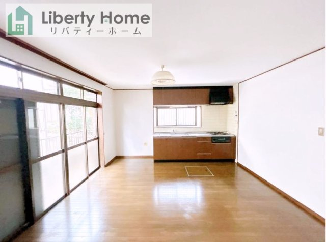 阿見町岡崎1丁目　中古戸建の居間・リビング