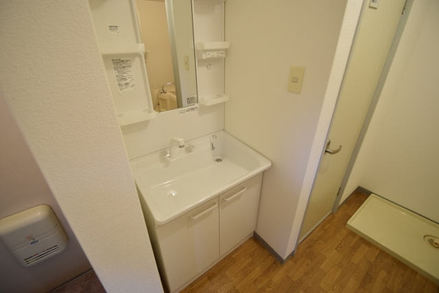 サンパティオの独立洗面台|朝の支度にも助かる、独立の洗髪洗面化粧台