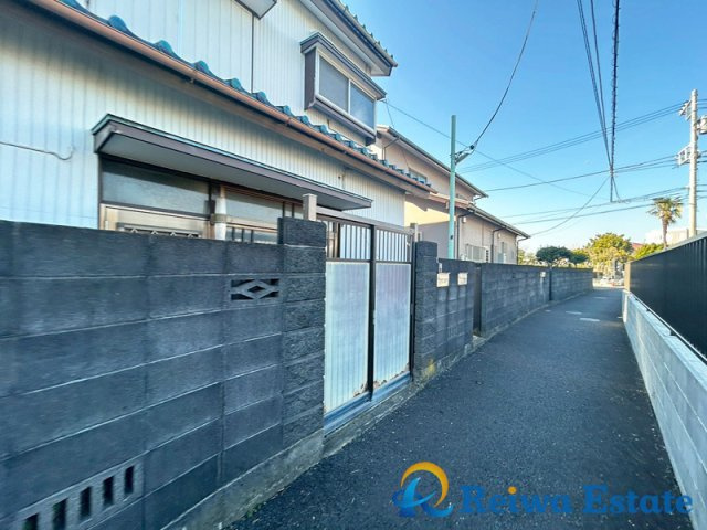 売地　茅ヶ崎市南湖1丁目の前面道路含む現地写真