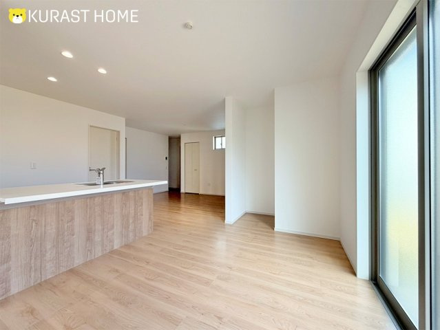 京都市右京区嵯峨野南浦町　新築戸建の居間・リビング