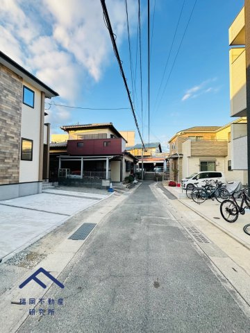 鳥栖市桜町　戸建ての前面道路含む現地写真