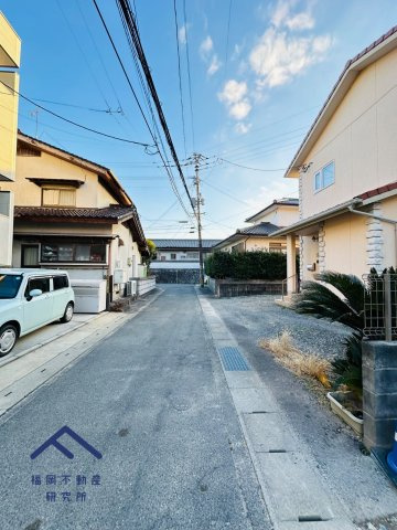 鳥栖市桜町　戸建ての前面道路含む現地写真