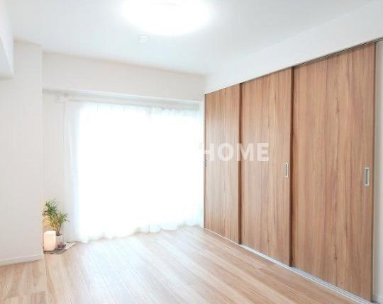 ライオンズマンション綱島東の居間・リビング|シンプルで家具配置がしやすいくせのない居室