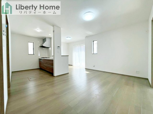 水戸市堀町　新築戸建　A号棟の前面道路含む現地写真