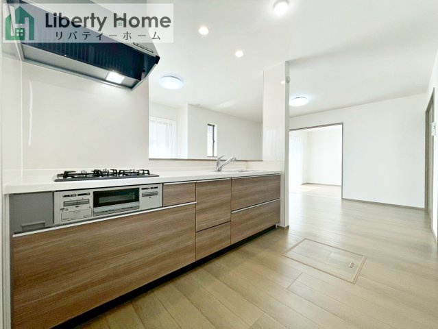 水戸市堀町　新築戸建　A号棟のキッチン|同仕様・同形状写真