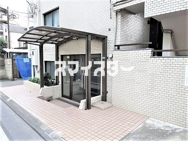 小平市上水本町４丁目の賃貸マンションのエントランス