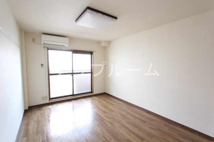 エトワール如意申の居間・リビング