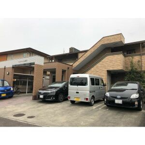 エトワール如意申の駐車場