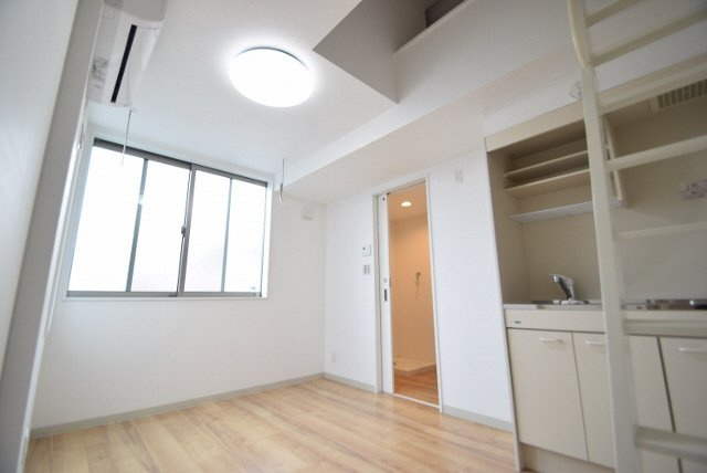 トレーフルの居間・リビング|明るい室内