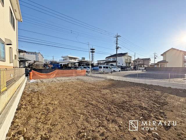 【前面道路含む現地写真】 | プライバシー性と開放感を高める住環境。陽当たりの良い開かれたロケーションを活かし、心地よい暮らしをプランニング