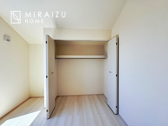 【その他】 | 収納力も自慢です。お洋服がお好きなお客様も多いですよね、衣替えをしなくてもお洋服をしまっておけそうなくらいの広さですね！
