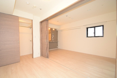 【居間・リビング】 | ステージグランデ台東根岸アジールコート | ※カラータイプ異なります。