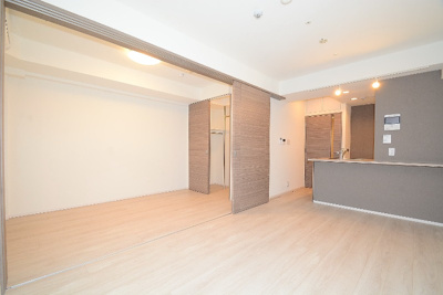 【居間・リビング】 | ステージグランデ台東根岸アジールコート | ※カラータイプ異なります。