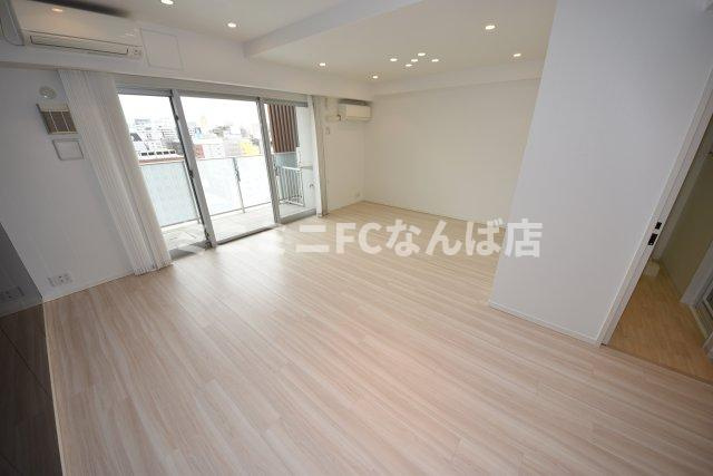 プラウド堀江公園の居間・リビング