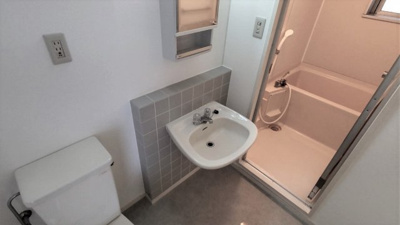 【洗面所】 | カテナ豊里 | 洗面台が独立しているので朝の身支度も快適です