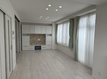 【居間・リビング】 | セリタビル | 13.5帖のきれいなLDK。