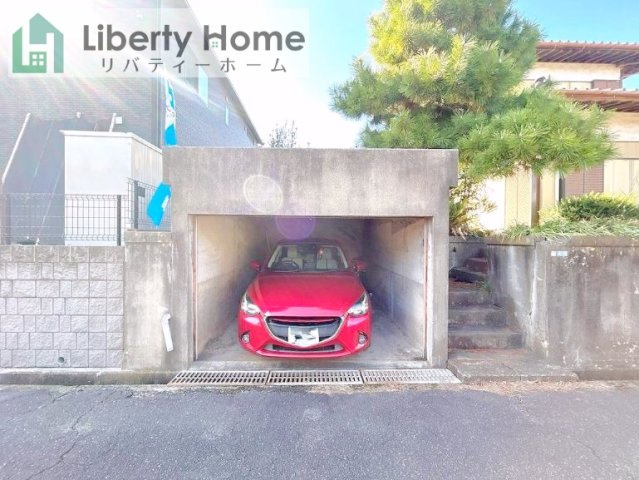 土浦市小岩田東２丁目　中古戸建の駐車場