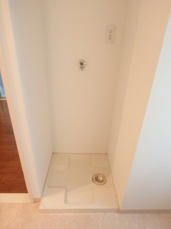 【設備】 | コーポモントレー | 洗面所の反対には洗濯機置き場があります。