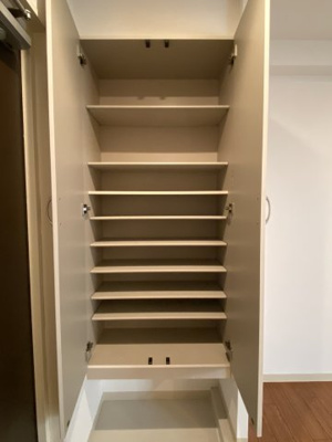 【収納】 | コーポモントレー | 玄関には大容量の靴箱があります！