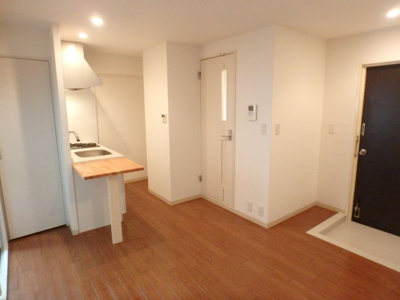 【洋室】 | コーポモントレー | 温かみのあるお洒落なお部屋です。