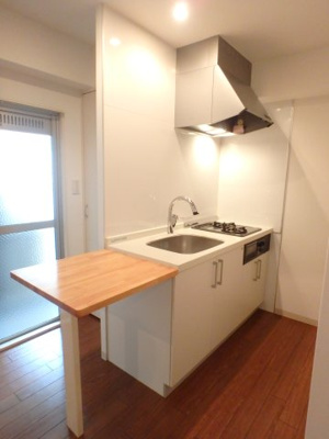 【キッチン】 | コーポモントレー | グリル付きのシステムキッチンにカウンターがついております！！！