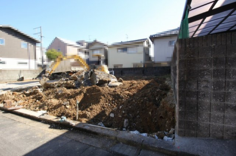幸町　Ｂ号地　建築条件なし　売土地　（全2区画）の土地図|Ｂ号地　土地面積　138.00㎡　（約41.74坪）
建物解体更地渡し　（解体中）