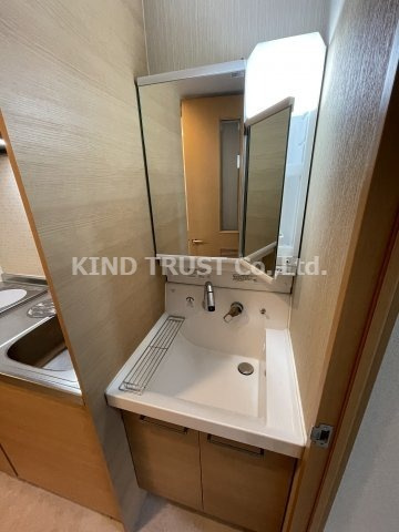 エイペックス天神橋Iの洗面所|ゆったりとスペースのある洗面所